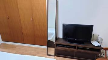 1 bedroom, desk, iron/ironing board, free WiFi