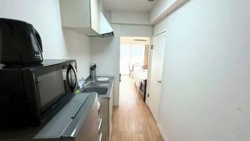 Fridge, microwave, stovetop, cookware/dishes/utensils