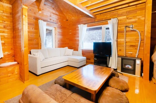 Log Cottage in a Hideaway Forest with BBQ deck big screen projector ready / Isoya-gun Hokkaidō