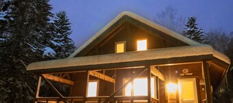 Log Cottage in a Hideaway Forest with BBQ deck big screen projector ready / Isoya-gun Hokkaidō