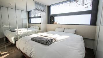 4 bedrooms, desk, free WiFi, bed sheets