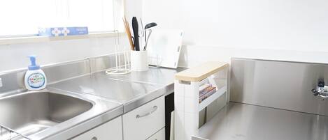 雪櫃、微波爐、廚房用具/餐具/器皿