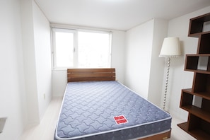 1 habitación, tabla de planchar con plancha, wifi gratis y ropa de cama 