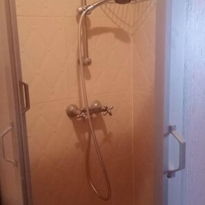 Dusj, badekåper og håndklær