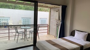 1 bedroom, desk, free WiFi, bed sheets