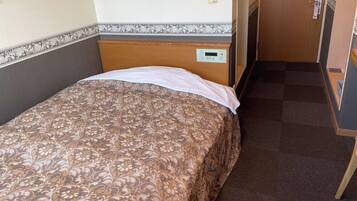 1 bedroom, desk, iron/ironing board, Internet