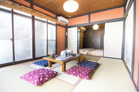 2 bedrooms, desk, iron/ironing board, free WiFi. Yokohama city center Motomachi shopping street 5 - Whole house rental / Yokohama Kanagawa