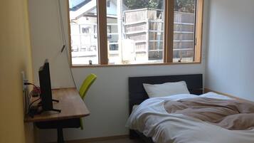 2 bedrooms, desk, free WiFi, bed sheets