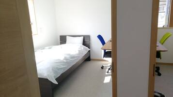 2 bedrooms, desk, free WiFi, bed sheets