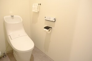 Gratis toalettartiklar och hårtork