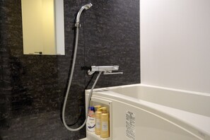 Gratis toalettartiklar och hårtork