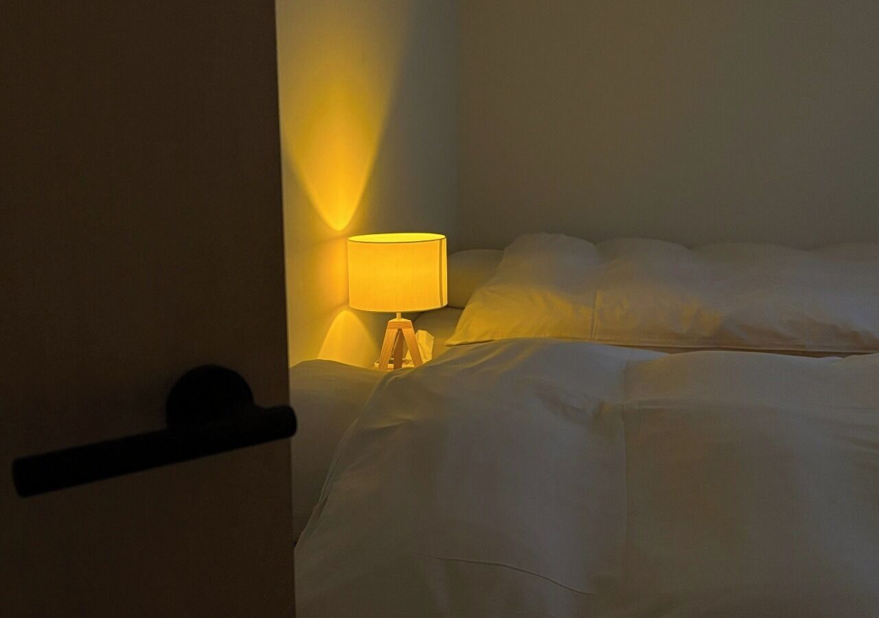 2 室のベッドルーム、デスク、WiFi (無料)、ベッドシーツ