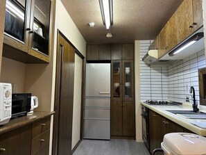 冰箱、微波炉、炉灶、厨具/餐具