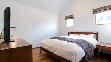 1 bedroom, desk, free WiFi, bed sheets