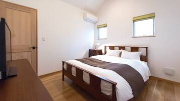 1 bedroom, desk, free WiFi, bed sheets