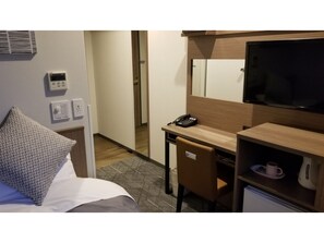 1 bedroom, desk, free WiFi, bed sheets