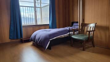 3 bedrooms, desk, free WiFi, bed sheets