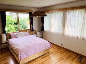 4 habitaciones, escritorio, tabla de planchar con plancha y wifi gratis 