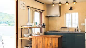 Fridge, microwave, stovetop, cookware/dishes/utensils