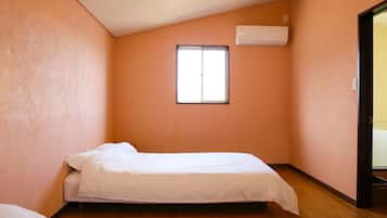 1 bedroom, desk, free WiFi, bed sheets