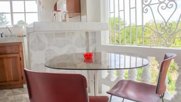 Economy Studio | Iron/ironing board, free WiFi, bed sheets