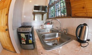 Comfort Cabin | Private kitchen - Van Villa Holidays (Negril)