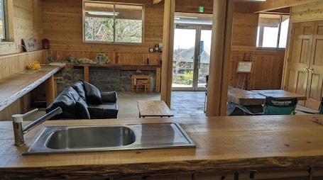 Fridge, microwave, stovetop, cookware/dishes/utensils. Whole house charter / Kitsuki Ōita