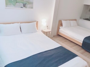 1 室のベッドルーム、デスク、WiFi (無料)、ベッドシーツ