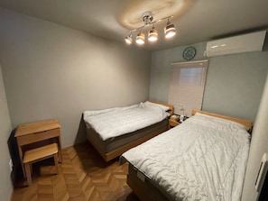 2 bedrooms, desk, iron/ironing board, free WiFi