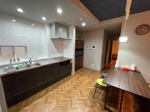 Fridge, microwave, stovetop, cookware/dishes/utensils