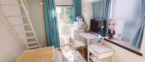 1 bedroom, desk, free WiFi, bed sheets