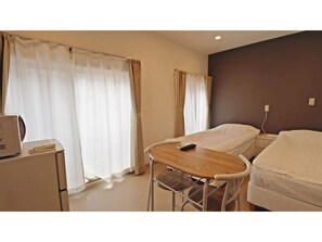 1 habitación, escritorio, wifi gratis y ropa de cama 