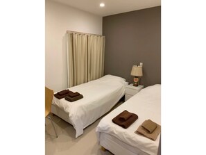 1 dormitorio, escritorio, wifi gratis y ropa de cama