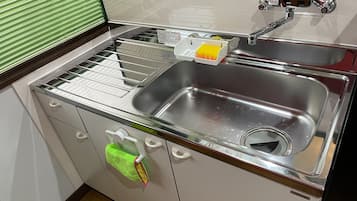 冰箱、微波炉、炉灶、厨具/餐具