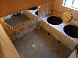 Hårføner og håndklær