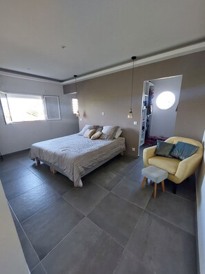 3 Schlafzimmer, Schreibtisch, Bügeleisen/Bügelbrett, WLAN