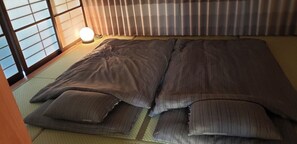 3 bedrooms, desk, free WiFi, bed sheets