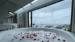 Deluxe Villa | Bathroom | Separate tub and shower, jetted tub, hydromassage showerhead - ONNASONBETTEI EN (Onna)