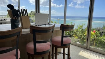 Deluxe Villa | Private kitchen | Full-sized fridge, microwave, oven, stovetop