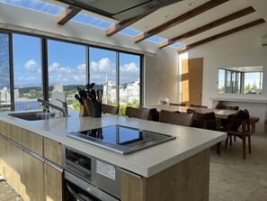 Deluxe Villa | In-room dining - ONNASONBETTEI EN (Onna)