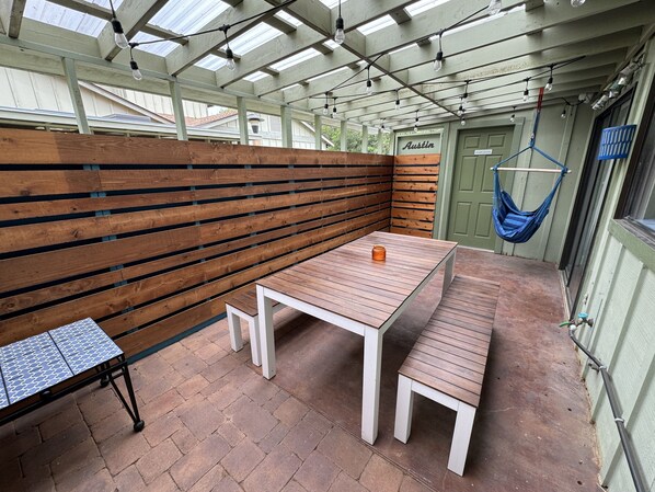 Outdoor dining - SOCO Condo in Quiet East Congress Neighborhood (Austin)