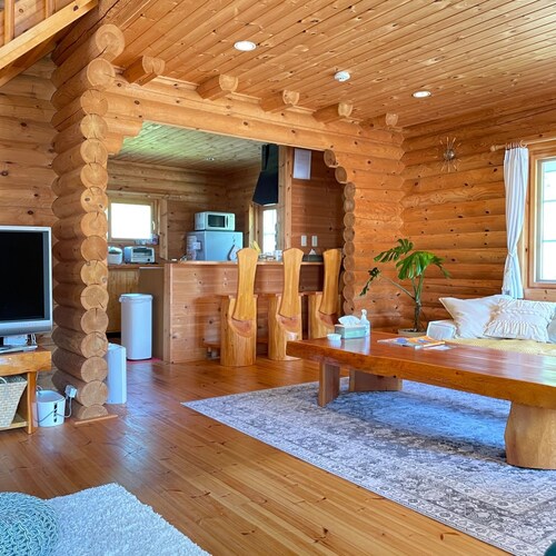 A fullfledged resort log house facing a mountain  / Takashima Shiga