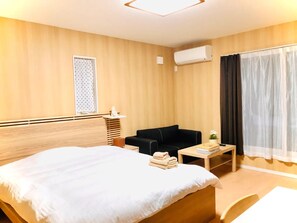 4 bedrooms, desk, iron/ironing board, free WiFi