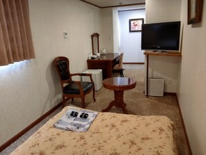 1 dormitorio, escritorio, wifi gratis y ropa de cama