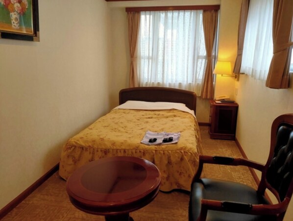 1 dormitorio, escritorio, wifi gratis y ropa de cama