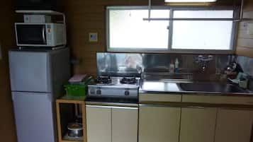 Fridge, microwave, stovetop, cookware/dishes/utensils