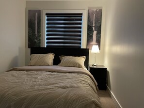 3 habitaciones, escritorio, tabla de planchar con plancha y wifi gratis