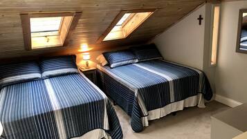 2 bedrooms, travel crib, WiFi