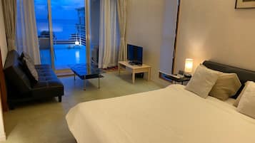 1 bedroom, desk, WiFi (free), bed sheets