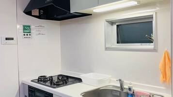 Fridge, microwave, stovetop, cookware/dishes/utensils